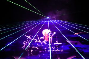 Openingsact_Slotact_Productpresentatie_Congres_Lasershow_DangerouzDrums_IsabellaProszkowski